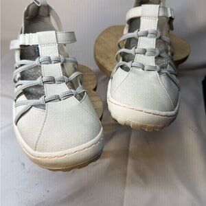 JAMBU WOMENS LIGHT GREY WALKING SHOES. Size 8